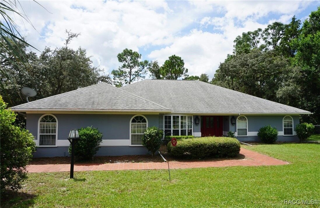 Property Photo:  1320 N Greentree Terrace  FL 34461 