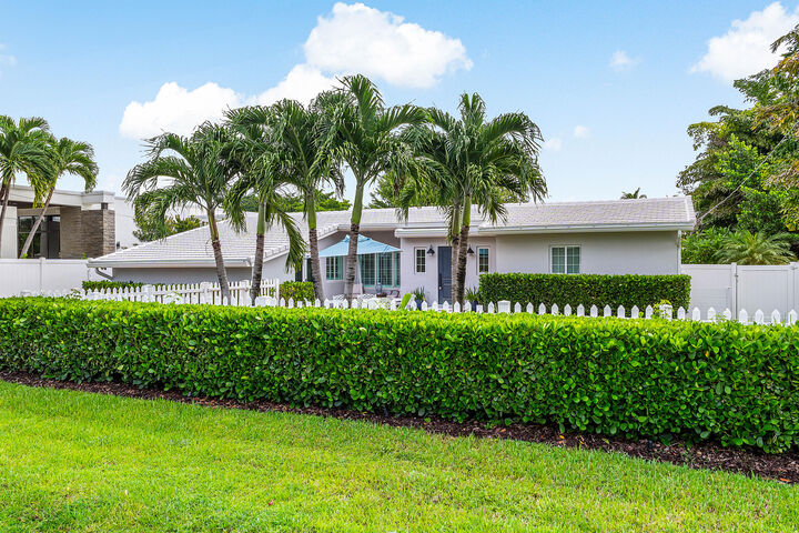 Property Photo:  1630 NE 18th Avenue  FL 33305 