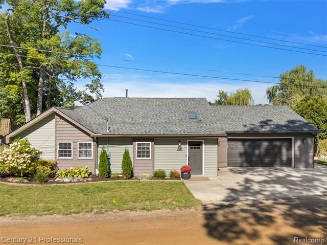 Property Photo: 2679 Lakeview Drive MI 48462