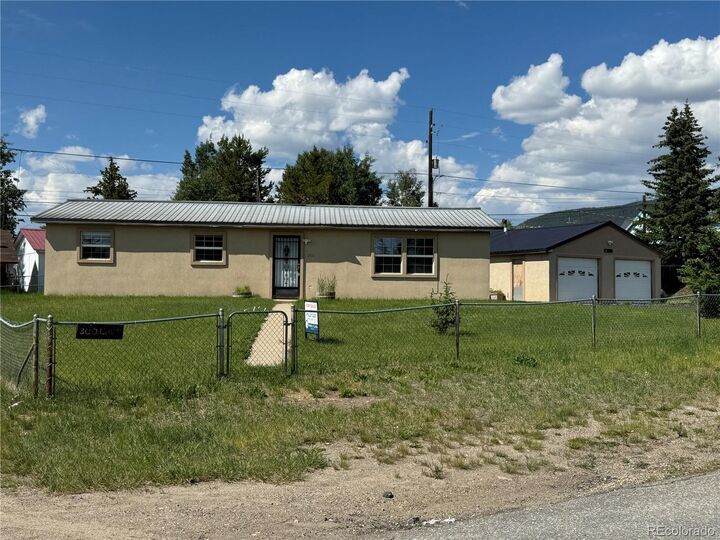 Property Photo:  300 E 6th Street  CO 80461 