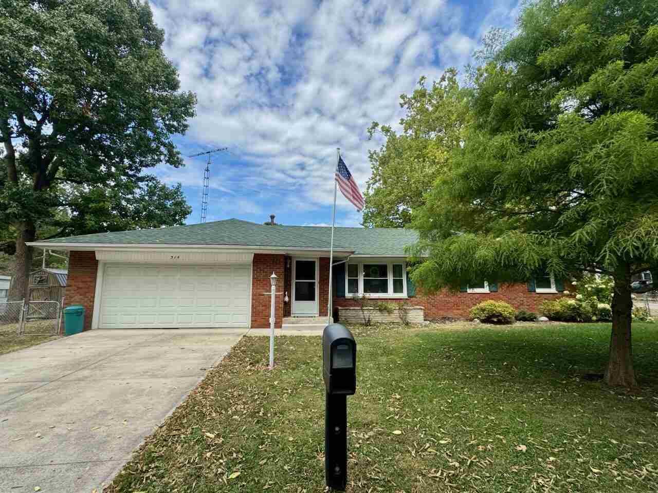 Property Photo:  314 E School Street  IN 47330 