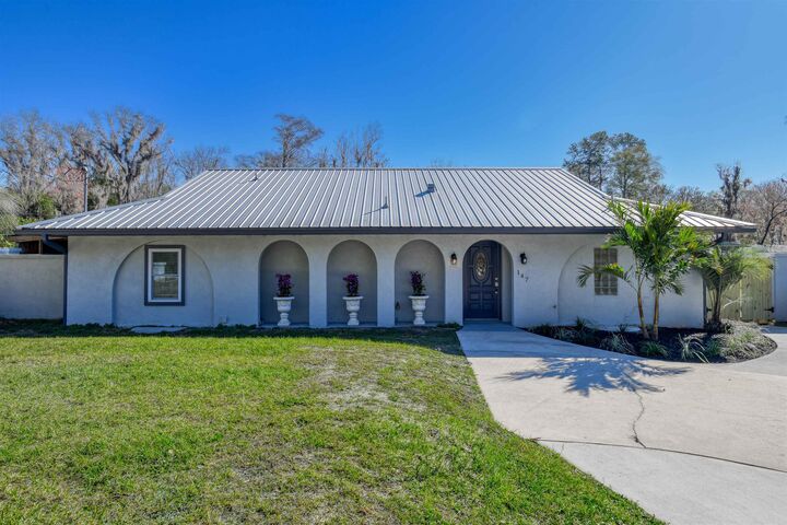 Property Photo: 147 Park Dr FL 32189