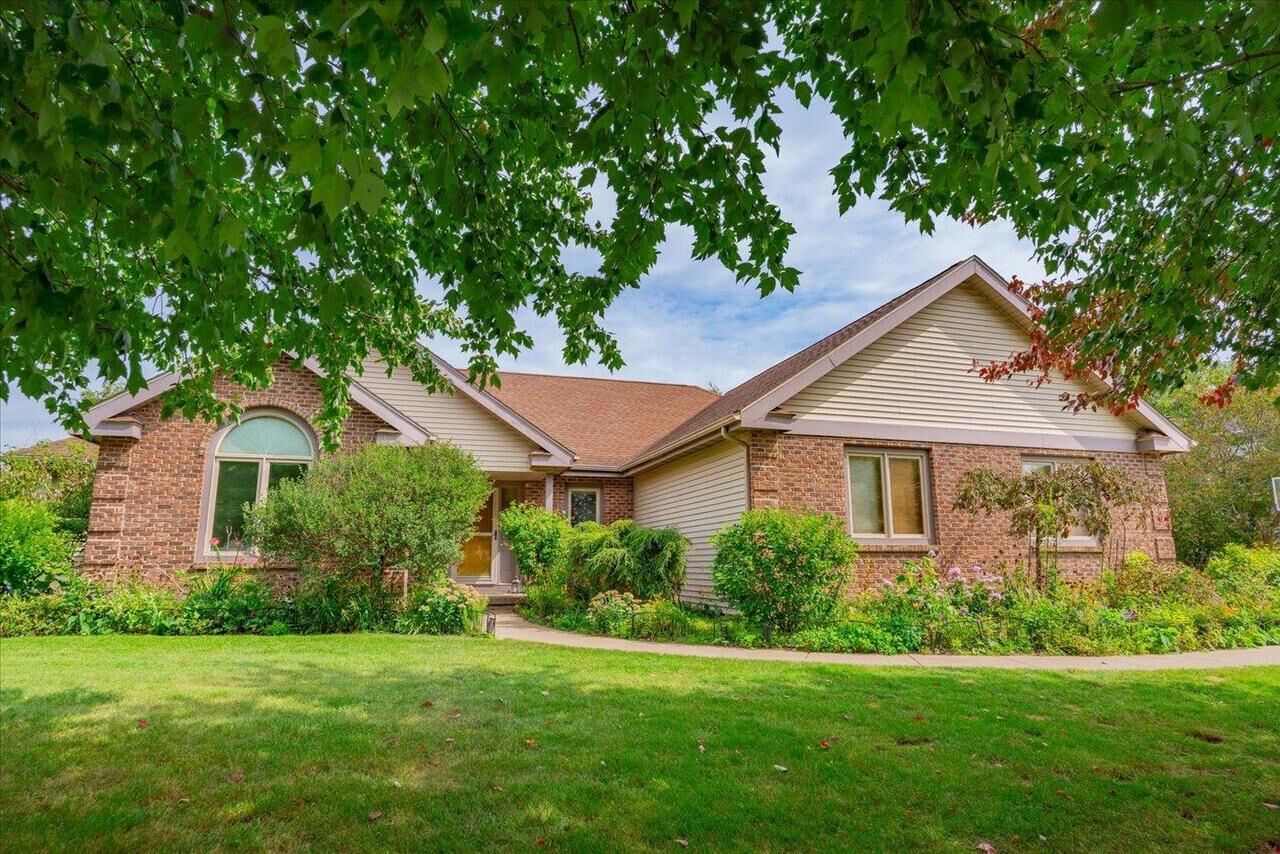 Property Photo:  5834 Persimmon Drive  WI 53711 