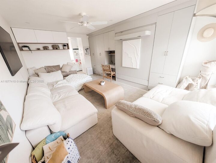 Property Photo:  