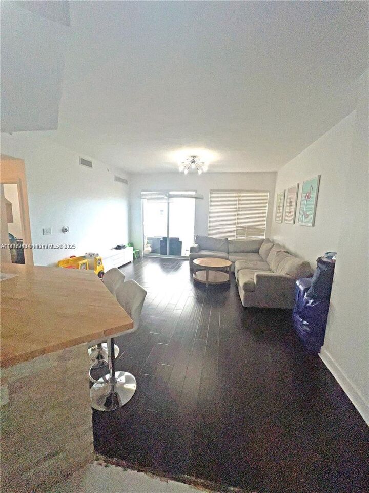 Property Photo:  