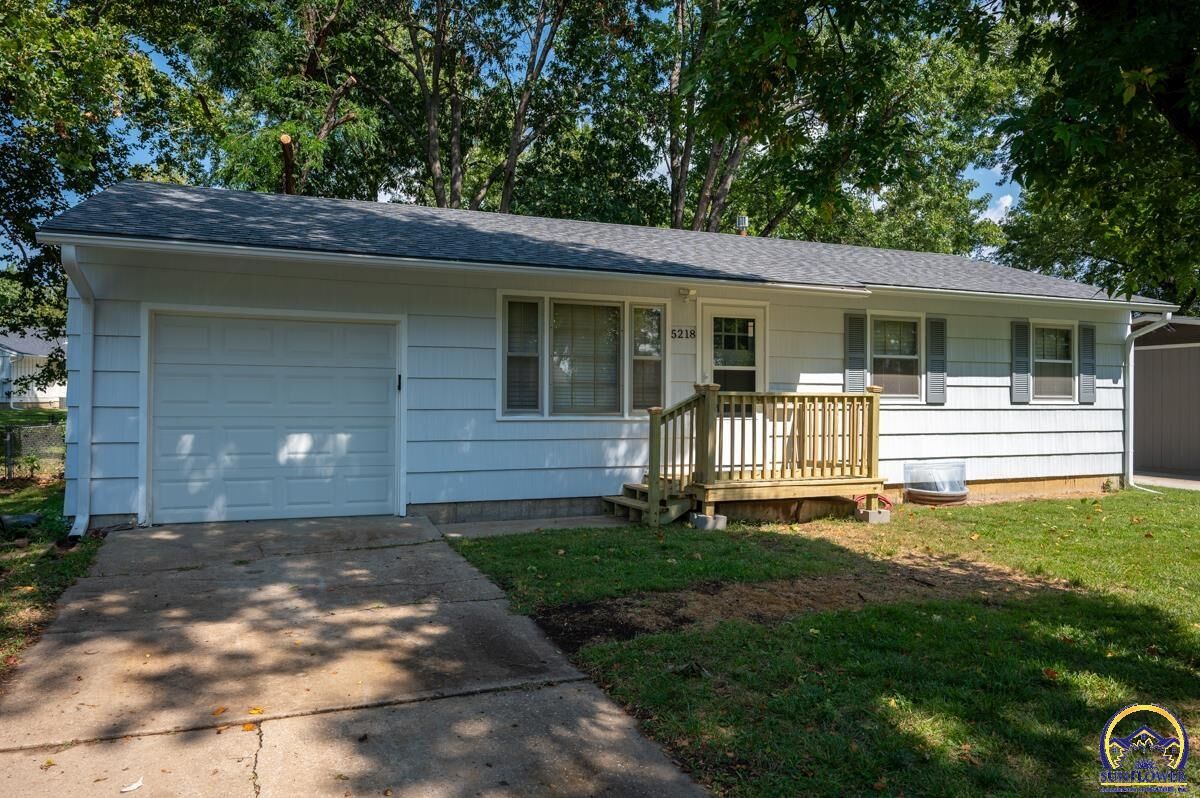 Property Photo: 5218 SW 28th St KS 66614