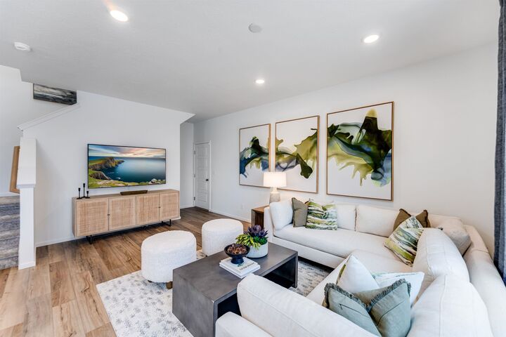 Property Photo: 24870 E Coopers Hawk Ln WA 99019