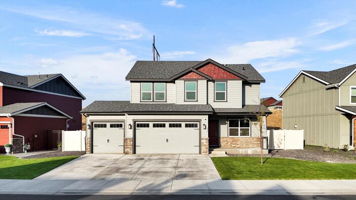 Property Photo:  273 S Legacy Ridge Dr  WA 99019 