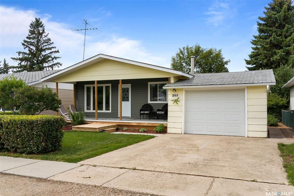 Property Photo: 265 Browning Street SK S0G 4P0