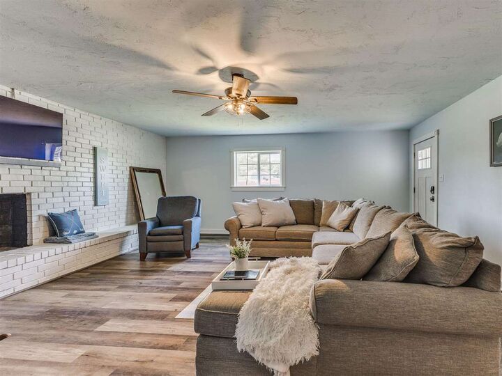 Property Photo:  2020 E Eseco Road  OK 74023 