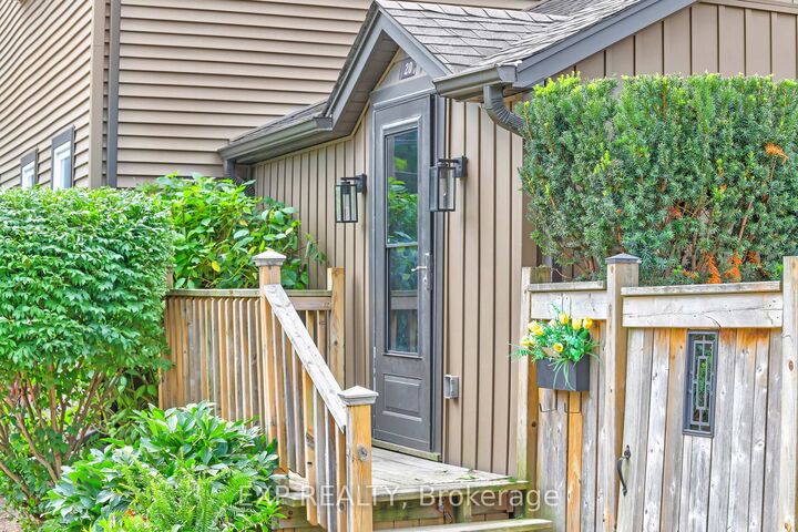 Property Photo:  20 Elgin Street S  ON L7J 2B3 