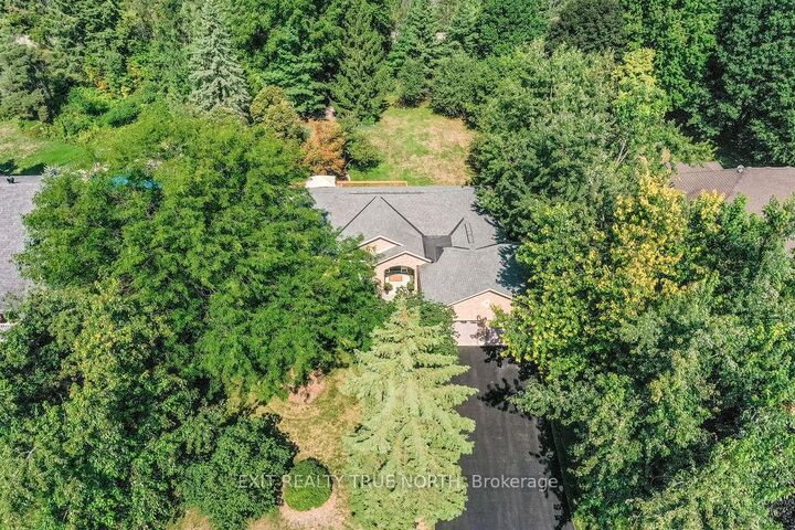 Photo de la propriété: 28 Nicholson Crescent ON L9X 0G9