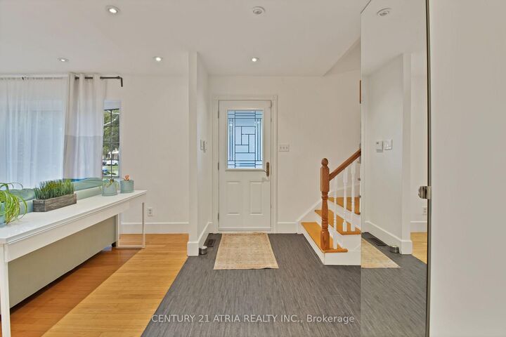 Property Photo:  3222 Hornbeam Crescent  ON L5L 1B4 
