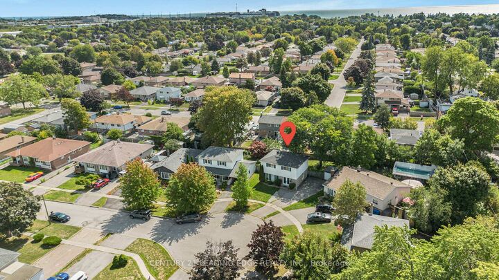 Property Photo:  1323 Poprad Avenue  ON L1W 1K9 