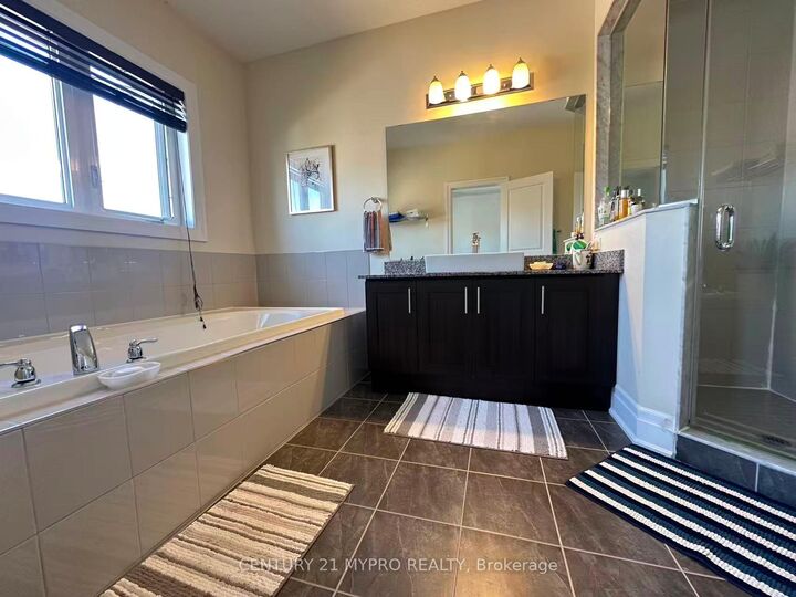Photo de la propriété:  26 Plantain Lane  ON L4E 1B9 