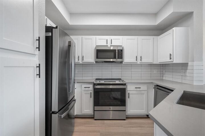 Property Photo:  2320 Gracy Farms Lane 1423  TX 78758 