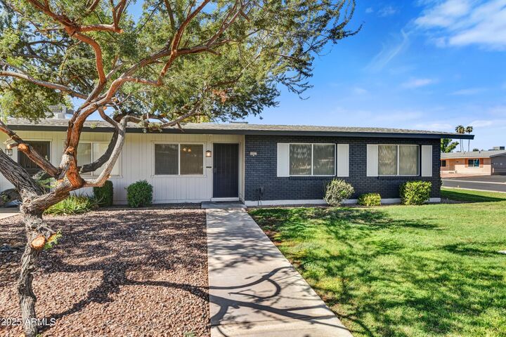 10931 W Thunderbird Boulevard  Sun City AZ 85351 photo