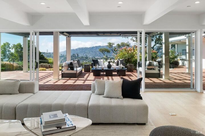 Property Photo:  1 Tara View Road  CA 94920 