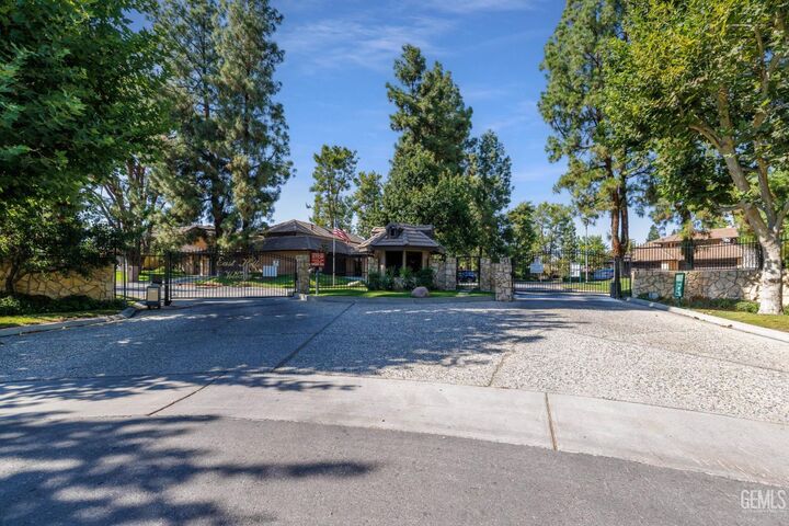 Property Photo: 2323 Easthills Drive 65 CA 93306