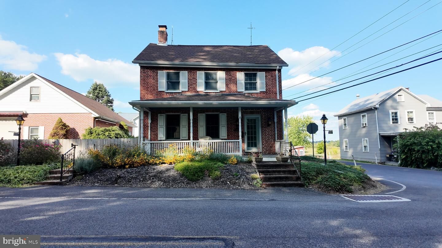 Property Photo:  1305 Old Route 30 30  PA 17353 