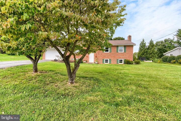 Property Photo:  560 Boxwood Lane  PA 17015 