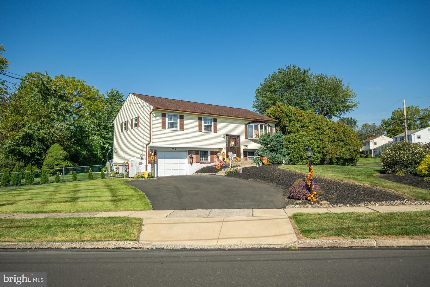 Property Photo:  564 Byron Road  PA 18974 