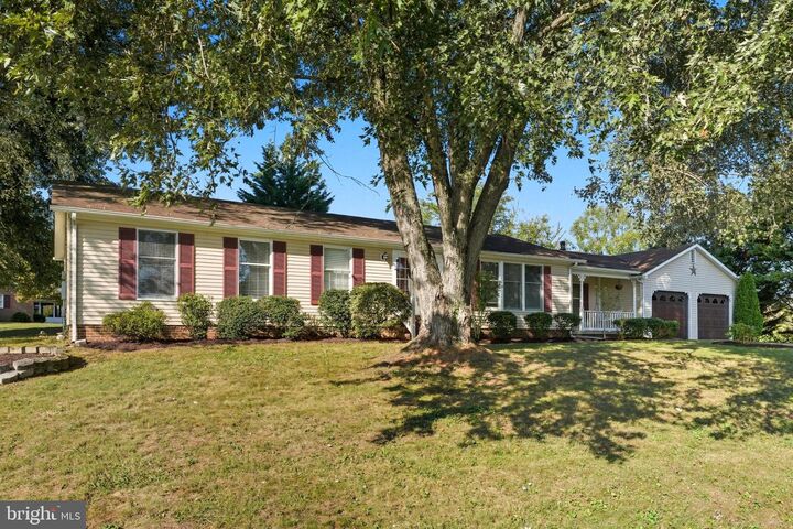 Property Photo: 916 Broadview Avenue VA 20186