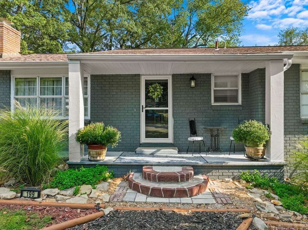 Property Photo:  199 W Wade Avenue  AR 72653 