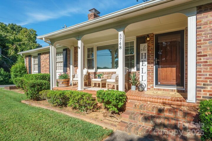 Property Photo:  5748 Farmbrook Drive  NC 28210 