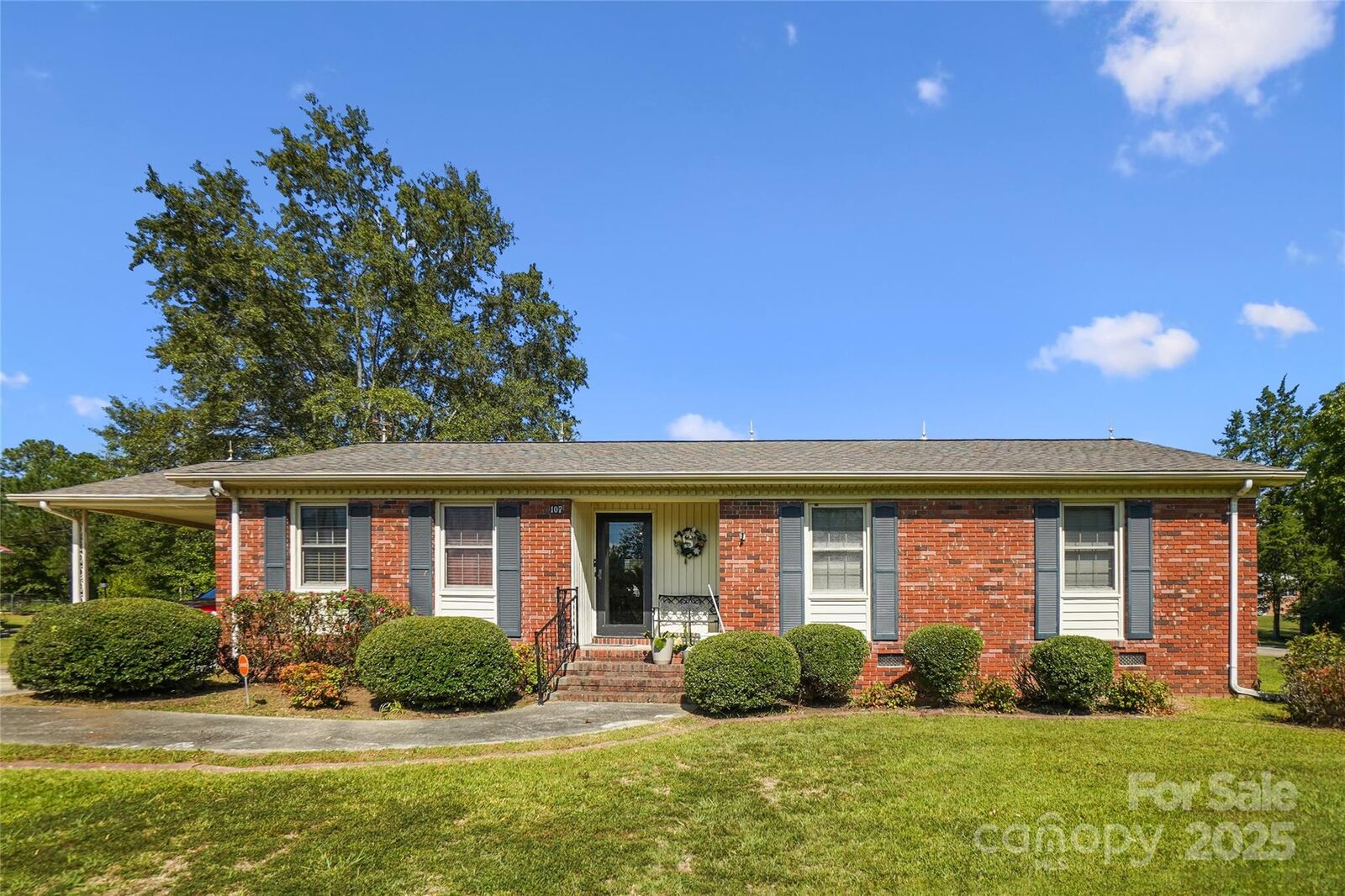 Property Photo: 107 Colonial Drive SC 29706
