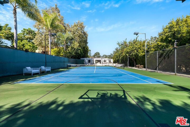 707 N Crescent Dr  Beverly Hills CA 90210 photo