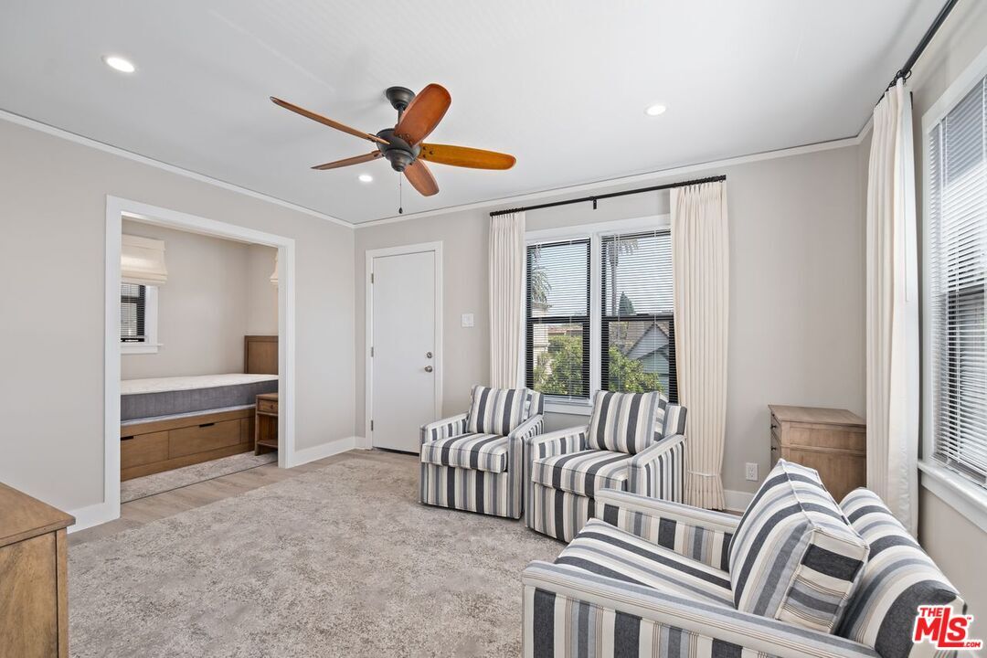 Property Photo: 915 Georgina Ave CA 90402