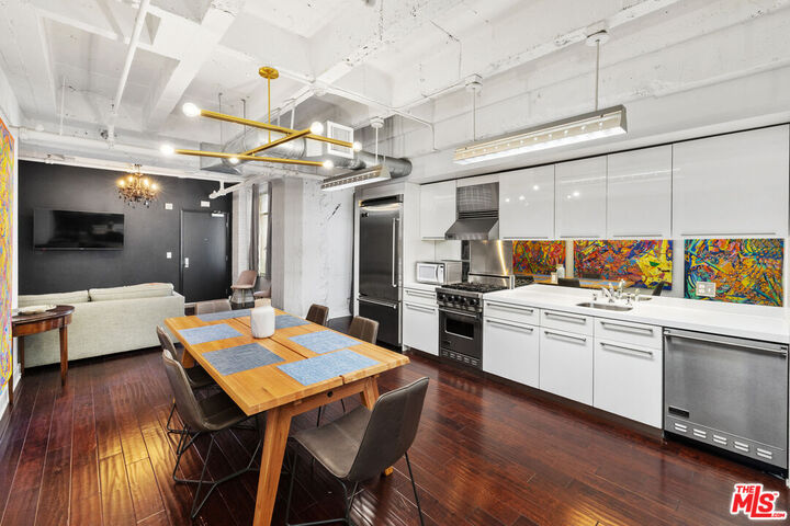 Property Photo: 6253 Hollywood Blvd CA 90028