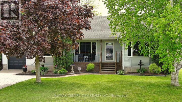 Property Photo:  212 Queen Street  ON N0L 2C0 