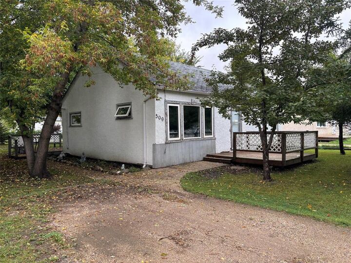 Property Photo:  509 Rossmore Avenue  MB R0K 1G0 