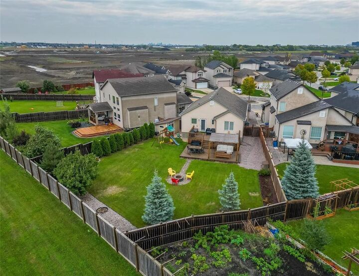 Property Photo: 14 Catfish Creek Cove MB R3Y 1S3