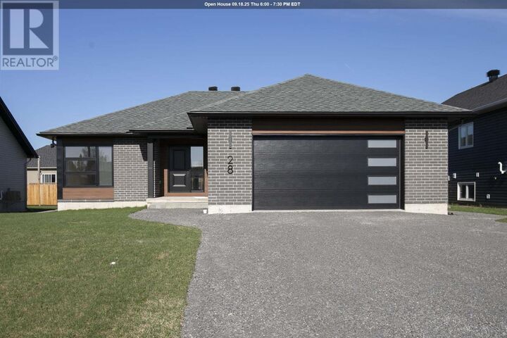 28 Noah Dr  Sault Ste. Marie ON P6C 6E6 photo