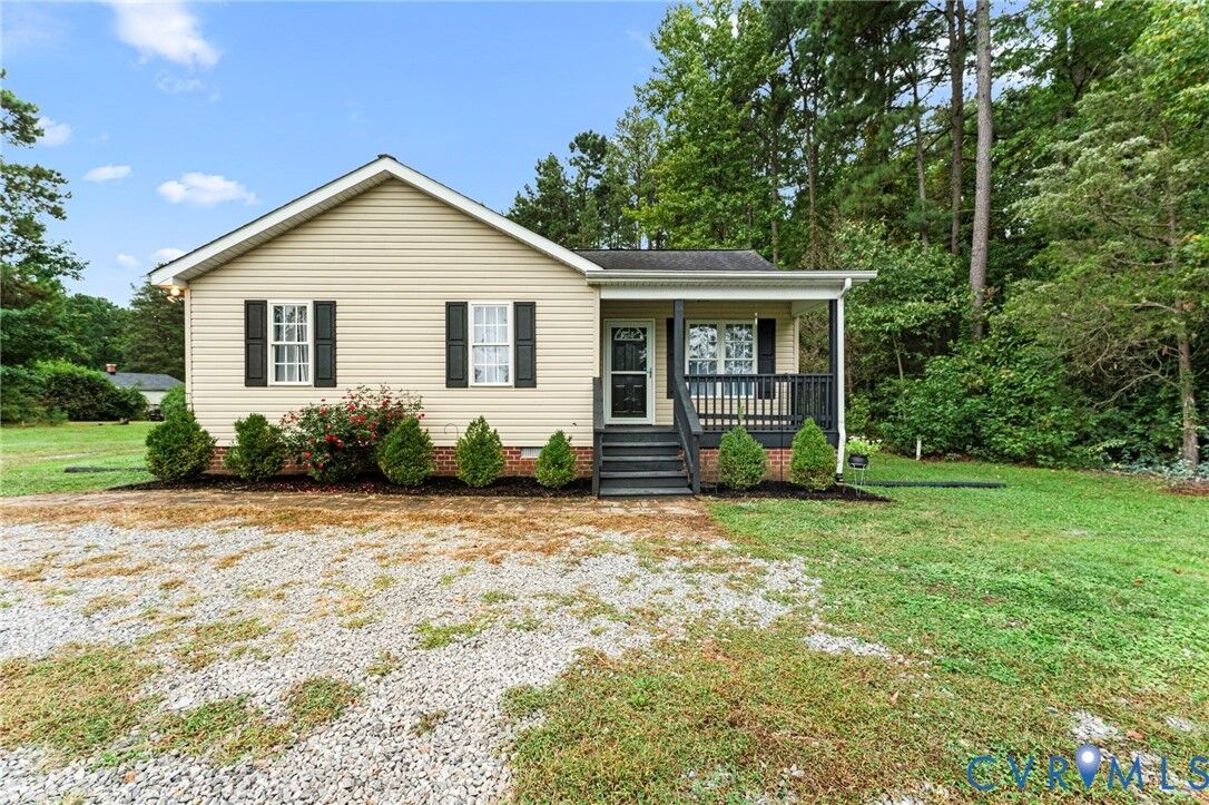 Property Photo: 119 W Jefferson Avenue VA 22572