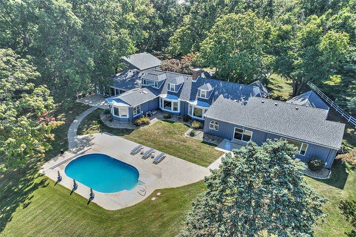 92 N Country Club Road  Decatur IL 62521 photo