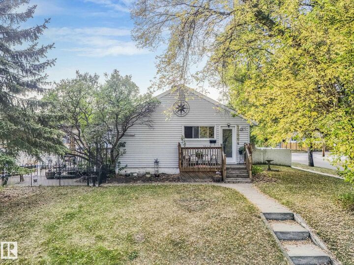 Property Photo:  11864 58 Street NW  AB T5W 3W7 