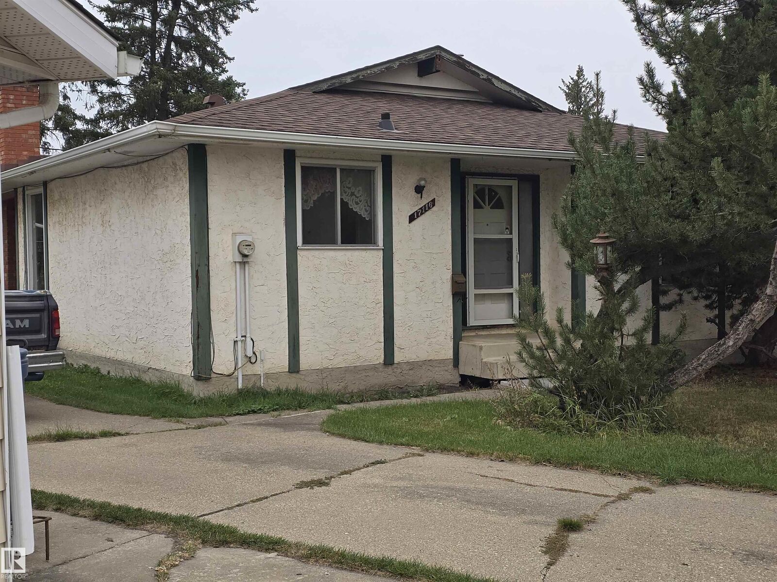 Property Photo:  17116 81 Avenue NW  AB T5C 1N9 