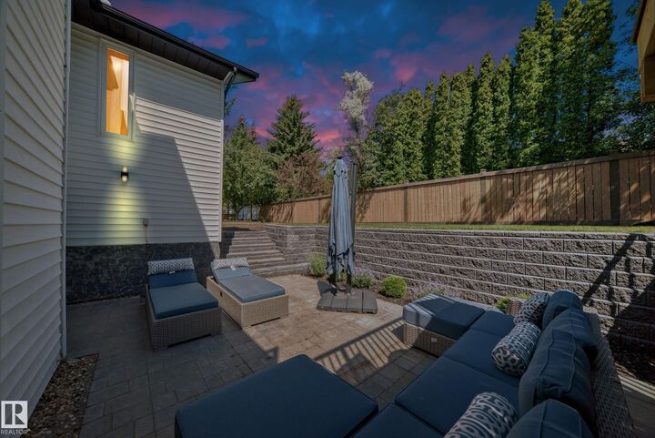 Property Photo:  424 Butchart Drive NW  AB T6R 1R1 