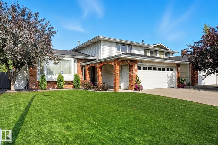 Property Photo:  10430 31A Avenue NW  AB T6J 3B4 