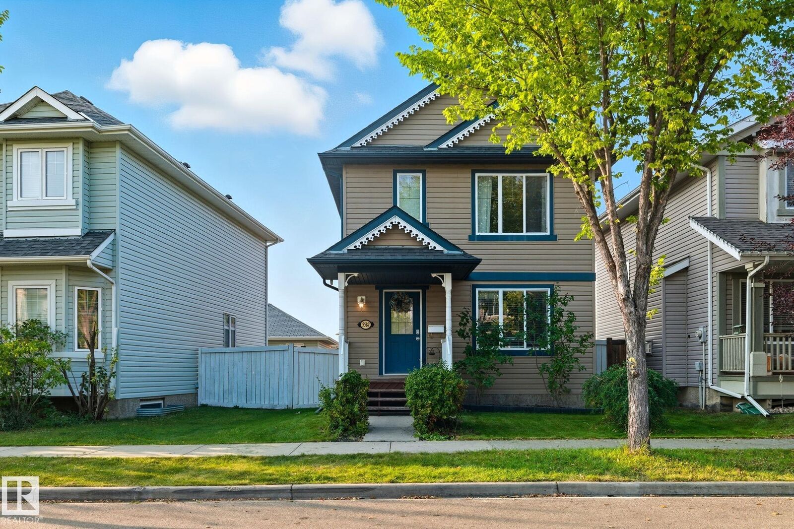 Property Photo:  5587 Stevens Crescent NW  AB T6R 0A4 