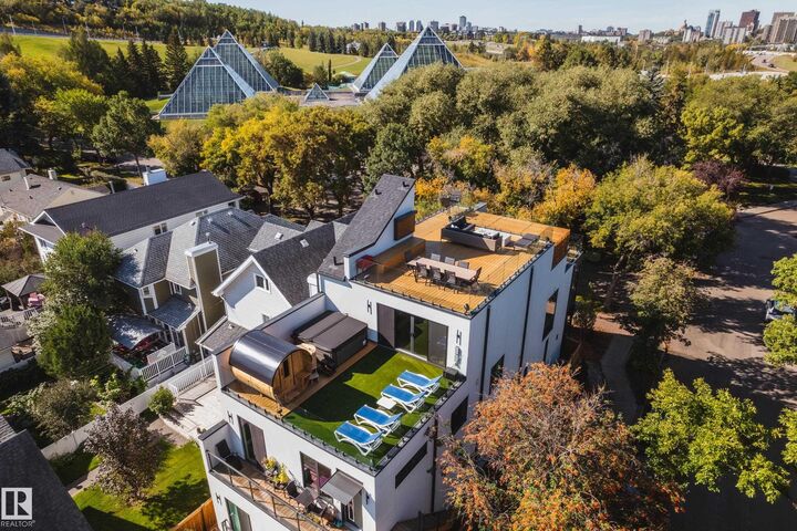 Photo de la propriété: 9651 96A Street NW AB T6C 2C3