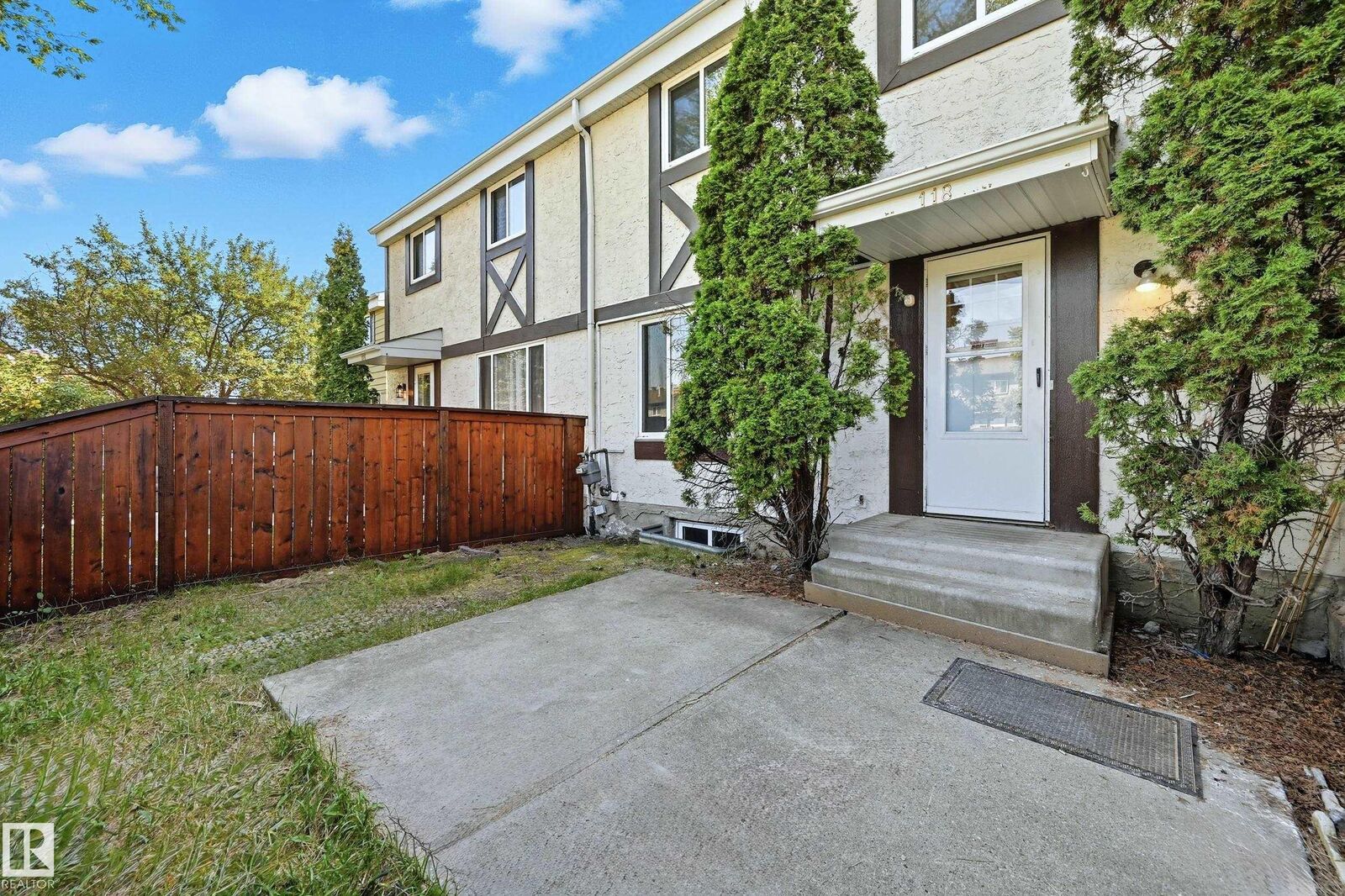 Property Photo:  118 Primrose Gardens NW  AB T5T 0R1 