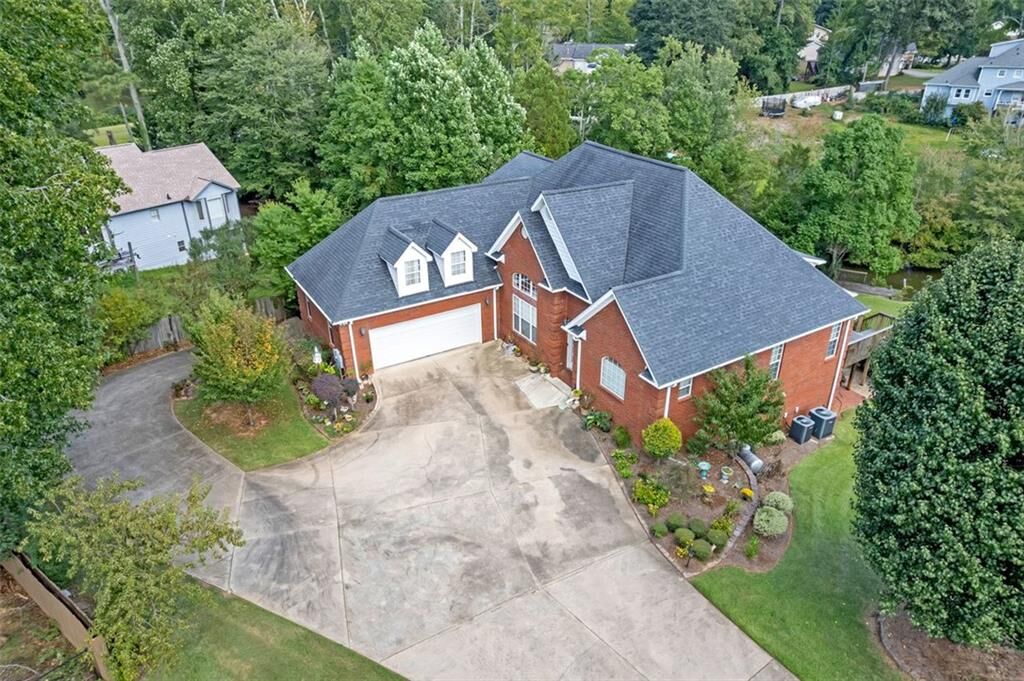 Property Photo: 3240 Somerset Court SE GA 30013
