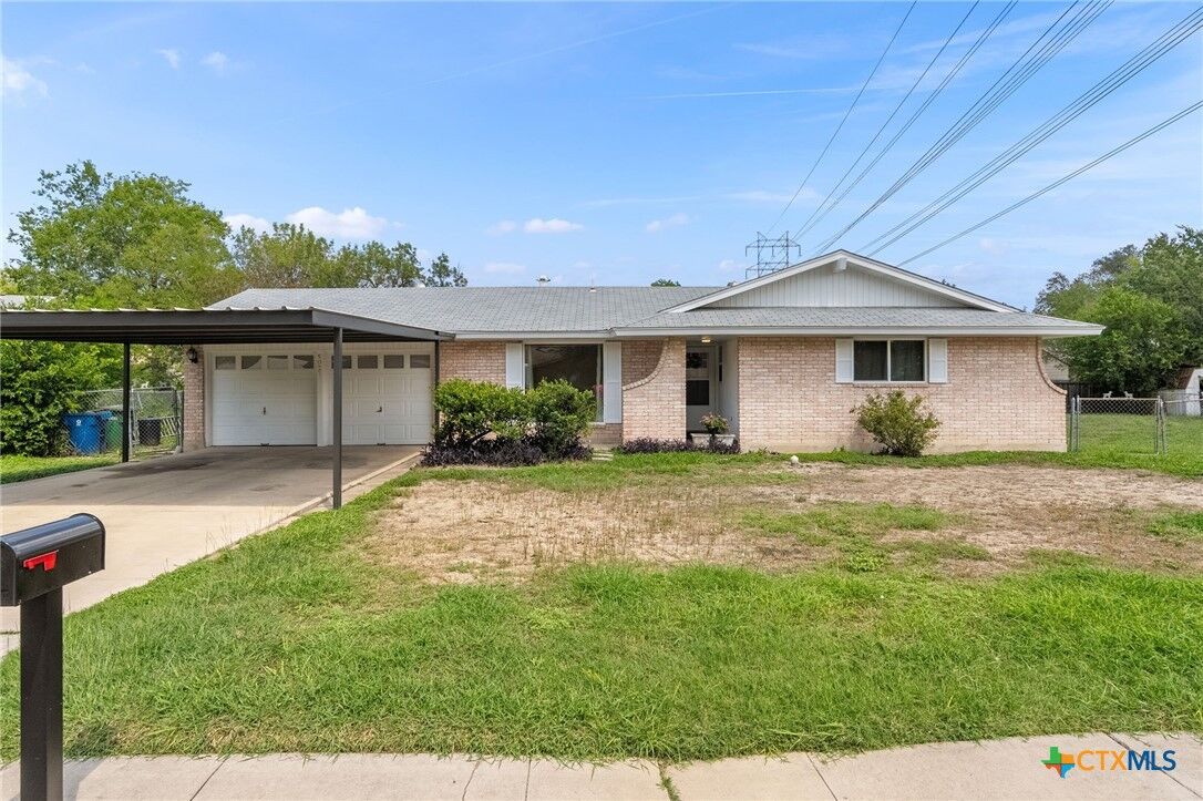Property Photo: 5027 Cinderella Street TX 78219