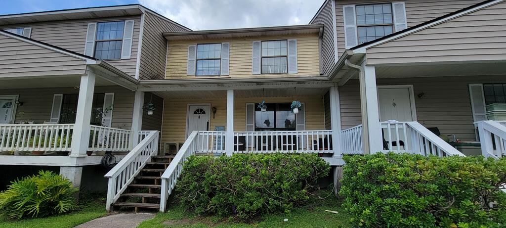 Property Photo:  912 Pineland Avenue  GA 31313