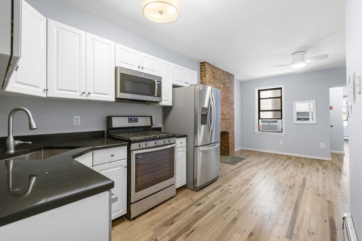 Property Photo:  553 Jersey Ave 3L (301)  NJ 07302 